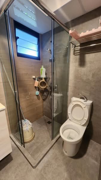 131A Canberra Crescent, 131A Canberra Crescent, 3 Bedrooms, 990 sqft, HDB Flat For Rent, by Joanne Chua  蔡蕙励, 500055851 - Bathroom - PropertyGuru.com.sg