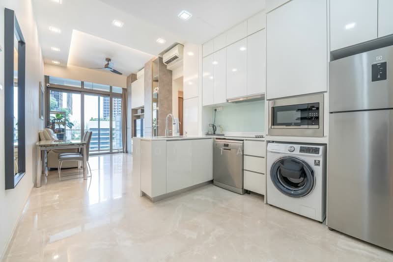 Kingsford Hillview Peak Condominium For Sale at S$ 1,280,000 | PropertyGuru Singapore - Kitchen
