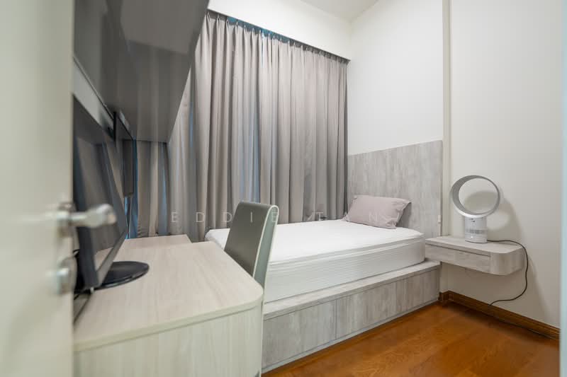 Kingsford Hillview Peak Condominium For Sale at S$ 1,280,000 | PropertyGuru Singapore - Bedroom