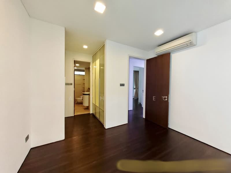 For Rent - Holland Mews