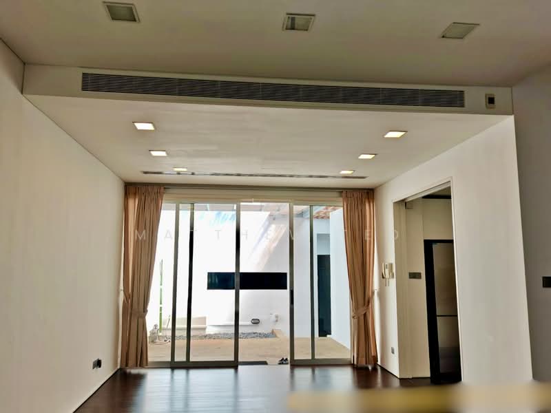 For Rent - Holland Mews