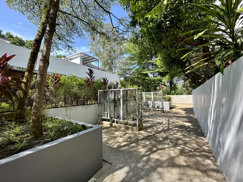 For Rent - Holland Mews