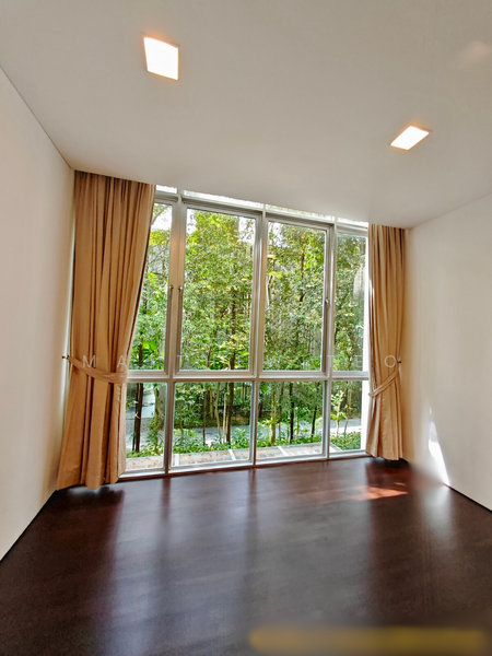 For Rent - Holland Mews