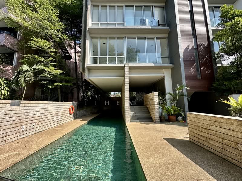 For Rent - Holland Mews