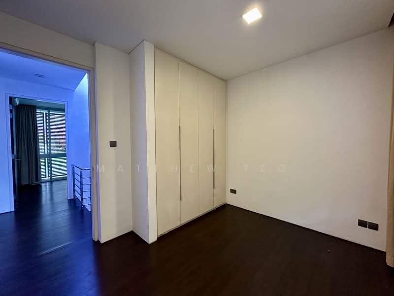 For Rent - Holland Mews