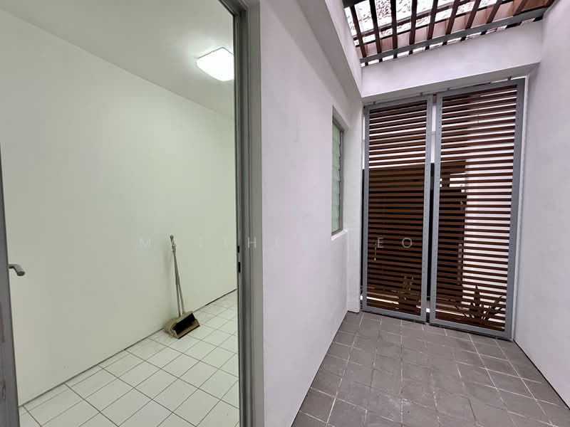 For Rent - Holland Mews