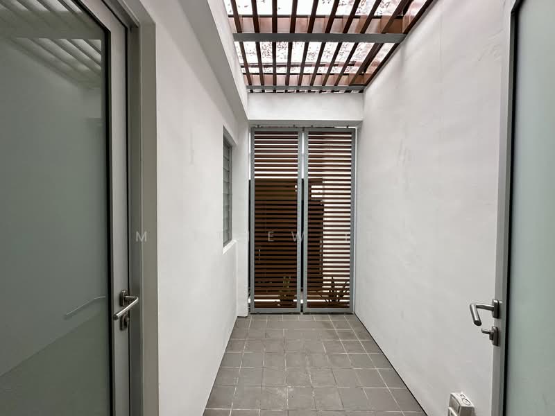 For Rent - Holland Mews