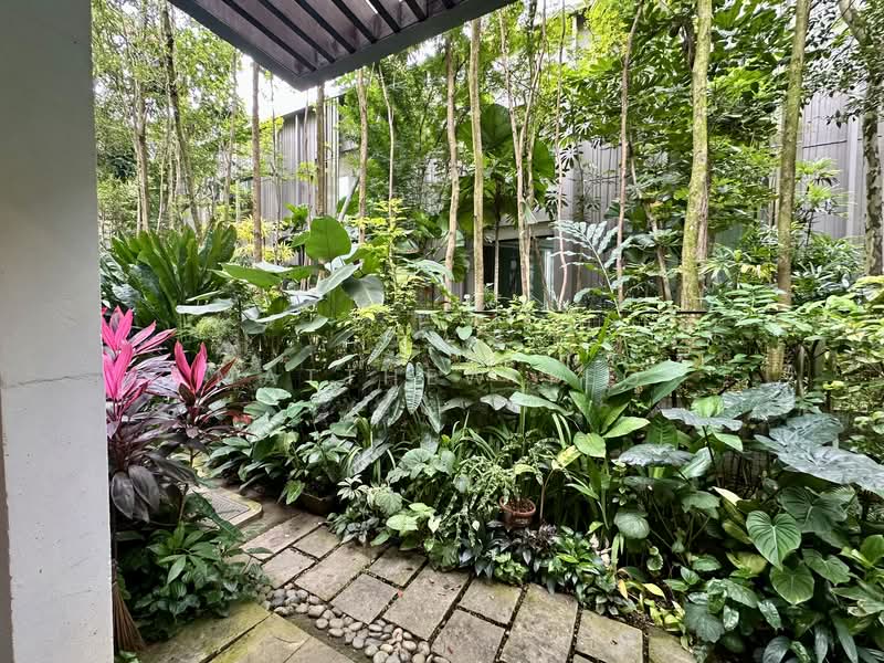 For Rent - Holland Mews