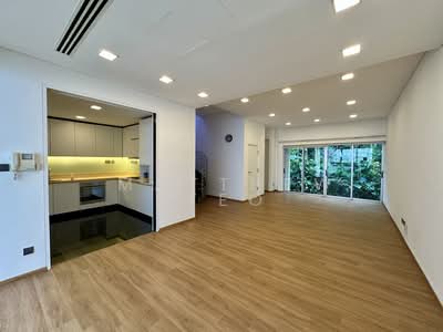 For Rent - Holland Mews