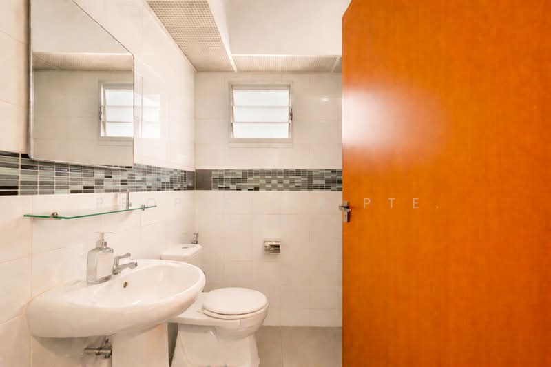 208C Punggol Place HDB Flat For Sale at S$ 650,000 | PropertyGuru Singapore - Bathroom
