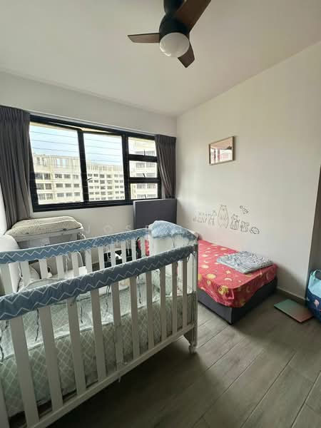 463B Bukit Batok Street 41 HDB Flat For Sale at S$ 868,000 | PropertyGuru Singapore - Bedroom