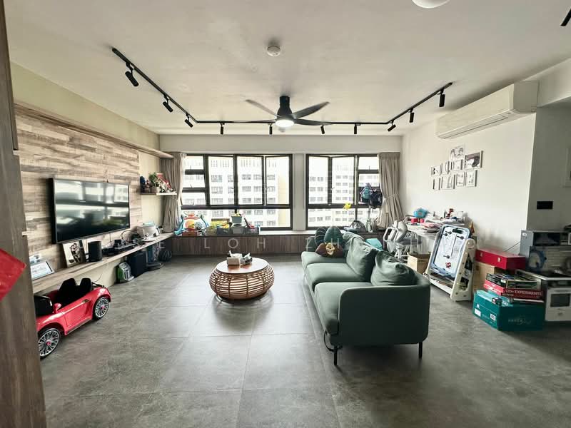 463B Bukit Batok Street 41 HDB Flat For Sale at S$ 868,000 | PropertyGuru Singapore - Living Room