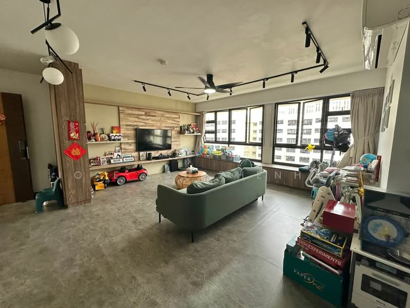 463B Bukit Batok Street 41 HDB Flat For Sale at S$ 868,000 | PropertyGuru Singapore - Living Room