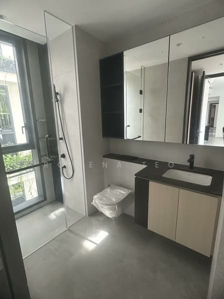 Jervois Mansion, 14 Jervois Close, 4 Bedrooms, 1,539 sqft, Condominium For Rent, by Rowena Teo, 500055888 - Junior Master Bathroom - PropertyGuru.com.sg