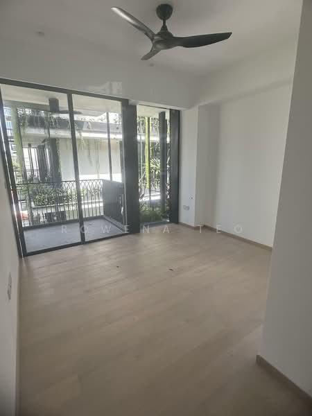 Jervois Mansion, 14 Jervois Close, 4 Bedrooms, 1,539 sqft, Condominium For Rent, by Rowena Teo, 500055888 - Master Bedroom and balcony - PropertyGuru.com.sg