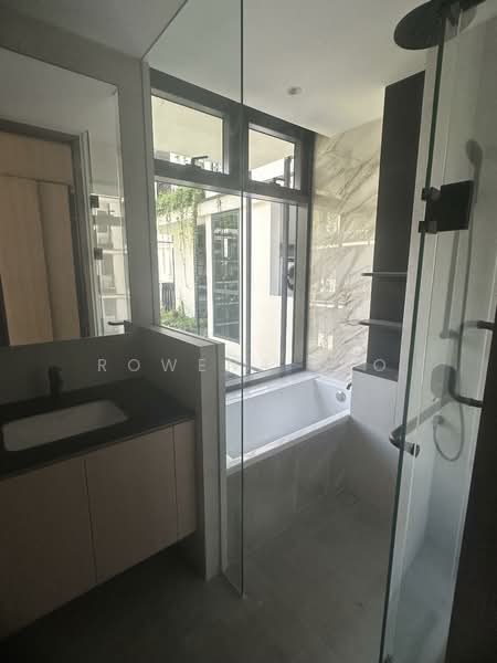 Jervois Mansion, 14 Jervois Close, 4 Bedrooms, 1,539 sqft, Condominium For Rent, by Rowena Teo, 500055888 - Master Bathroom - PropertyGuru.com.sg