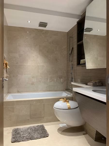 V on Shenton, 5A Shenton Way, 2 Bedrooms, 1,206 sqft, Apartment For Rent, by Emmett Li, 500055914 - Bathroom - PropertyGuru.com.sg