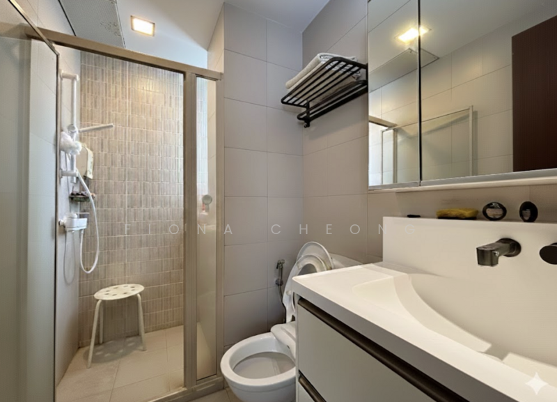 The Lakeshore, 31 Jurong West Street 41, 3 Bedrooms, 1,184 sqft, Condominium For Rent, by Fiona Cheong, 500055924 - Common Bathroom - PropertyGuru.com.sg