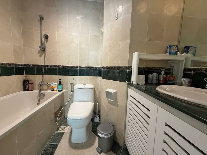 Maysprings Apartment For Sale at S$ 1,200,000 | PropertyGuru Singapore - Bathroom