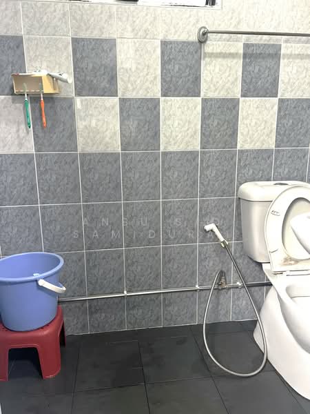 125 Bishan Street 12 HDB Flat For Sale at S$ 660,000 | PropertyGuru Singapore - Common Toilet