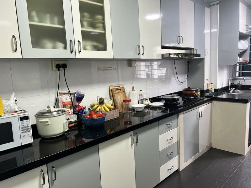 125 Bishan Street 12 HDB Flat For Sale at S$ 660,000 | PropertyGuru Singapore - Kitchen