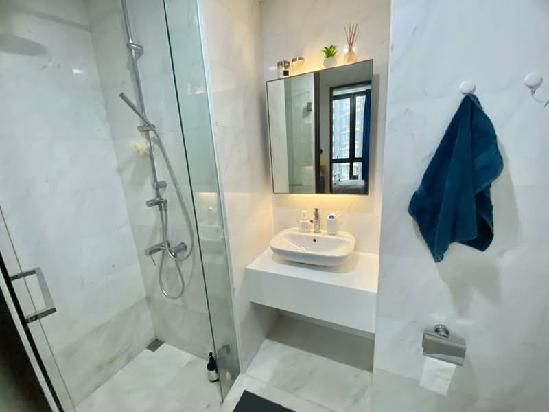 Fulcrum Condominium For Sale at S$ 1,650,000 | PropertyGuru Singapore - Bathroom