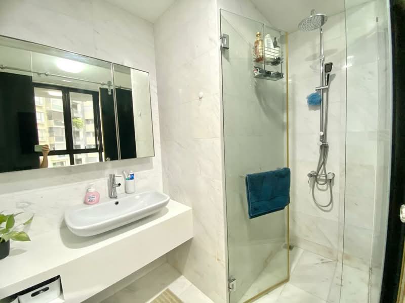 Fulcrum Condominium For Sale at S$ 1,650,000 | PropertyGuru Singapore - Bathroom