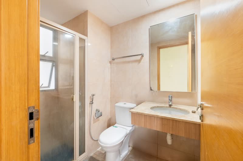 The Lakeshore Condominium For Sale at S$ 1,780,000 | PropertyGuru Singapore - Bathroom