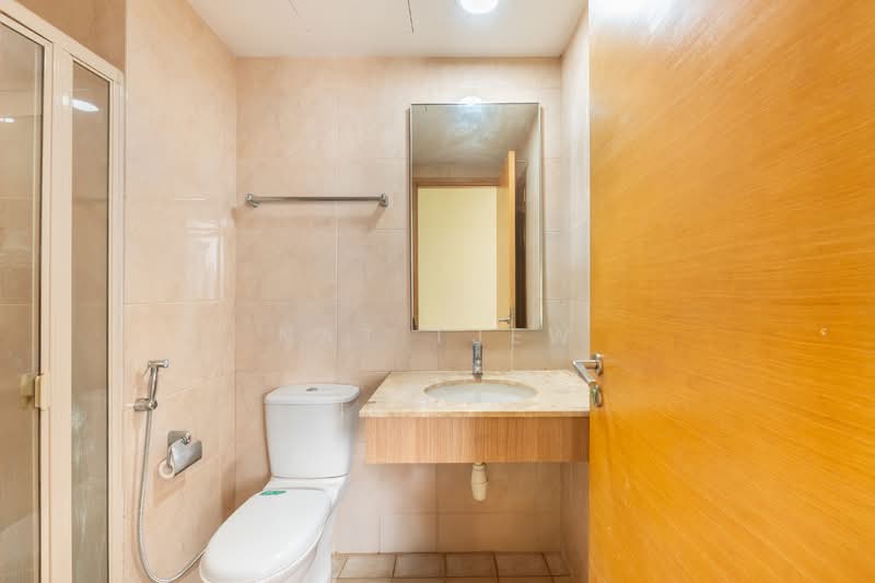 The Lakeshore Condominium For Sale at S$ 1,780,000 | PropertyGuru Singapore - Bathroom