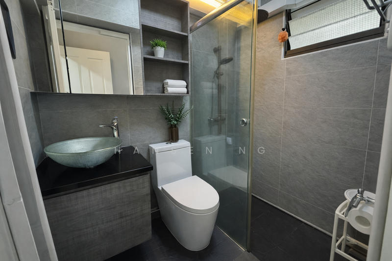 26D Jalan Membina HDB Flat For Sale at S$ 788,888 | PropertyGuru Singapore - Master Bathroom