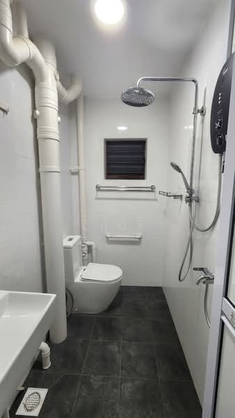 840 Yishun Street 81, 840 Yishun Street 81, 2 Bedrooms, 786 sqft, HDB Flat For Rent, by Dave Choy, 500055989 - Bathroom - PropertyGuru.com.sg