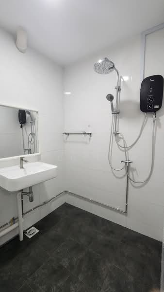 840 Yishun Street 81, 840 Yishun Street 81, 2 Bedrooms, 786 sqft, HDB Flat For Rent, by Dave Choy, 500055989 - Bathroom - PropertyGuru.com.sg