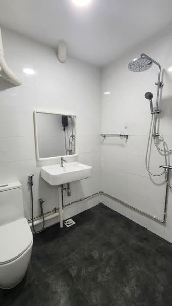 840 Yishun Street 81, 840 Yishun Street 81, 2 Bedrooms, 786 sqft, HDB Flat For Rent, by Dave Choy, 500055989 - Bathroom - PropertyGuru.com.sg