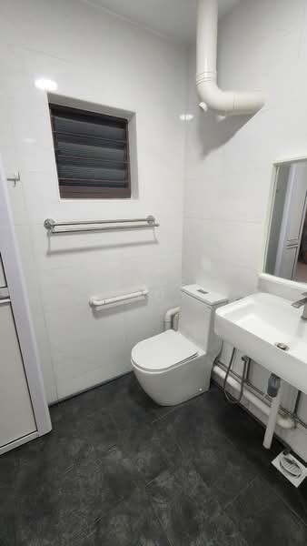 840 Yishun Street 81, 840 Yishun Street 81, 2 Bedrooms, 786 sqft, HDB Flat For Rent, by Dave Choy, 500055989 - Bathroom - PropertyGuru.com.sg