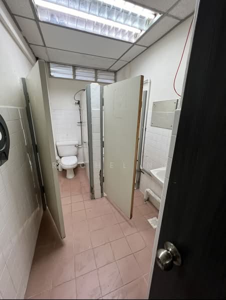 🌟 Hillview terrace factory for rent, Hillview terrace, 6,000 sqft, Light Industrial (B1) For Rent, by Rachel ng, 500055996 - Bathroom - CommercialGuru.com.sg