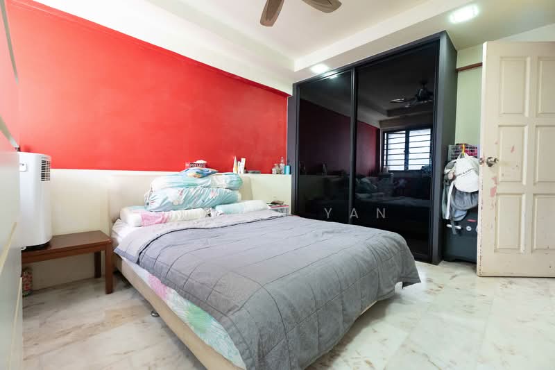 228 Serangoon Avenue 4 HDB Flat For Sale at S$ 640,000 | PropertyGuru Singapore - Bedroom