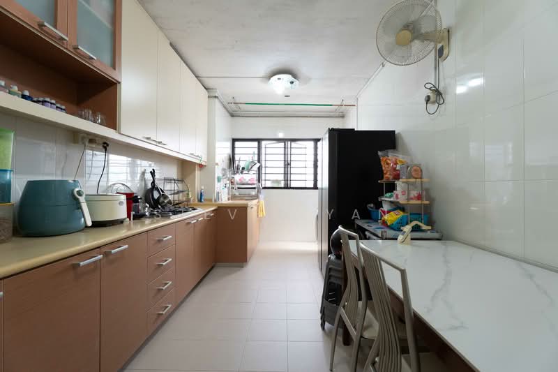 228 Serangoon Avenue 4 HDB Flat For Sale at S$ 640,000 | PropertyGuru Singapore - Kitchen