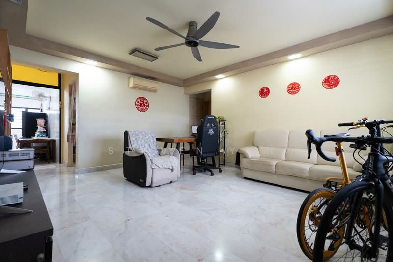 228 Serangoon Avenue 4 HDB Flat For Sale at S$ 640,000 | PropertyGuru Singapore - Living Room