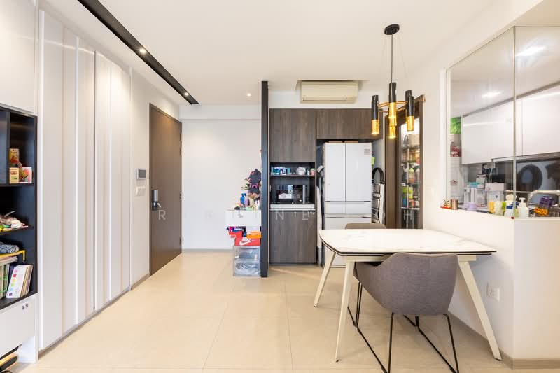 iNz Residence Condominium For Sale at S$ 1,620,000 | PropertyGuru Singapore - Kitchen