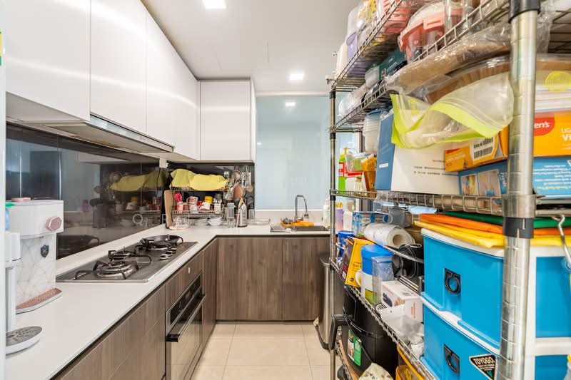 iNz Residence Condominium For Sale at S$ 1,620,000 | PropertyGuru Singapore - Kitchen