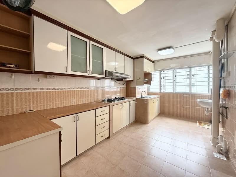 440 Ang Mo Kio Avenue 10 HDB Flat For Sale at S$ 516,000 | PropertyGuru Singapore - Kitchen