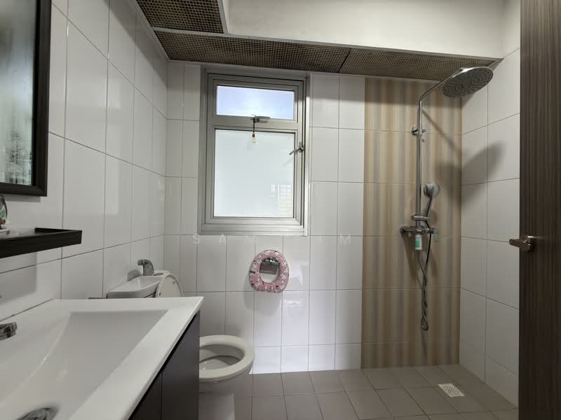 446A Bukit Batok West Avenue 8 HDB Flat For Sale at S$ 780,000 | PropertyGuru Singapore - Bathroom