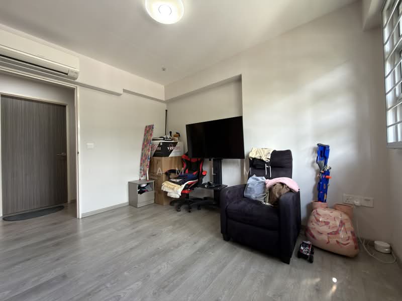 446A Bukit Batok West Avenue 8 HDB Flat For Sale at S$ 780,000 | PropertyGuru Singapore - Living Room