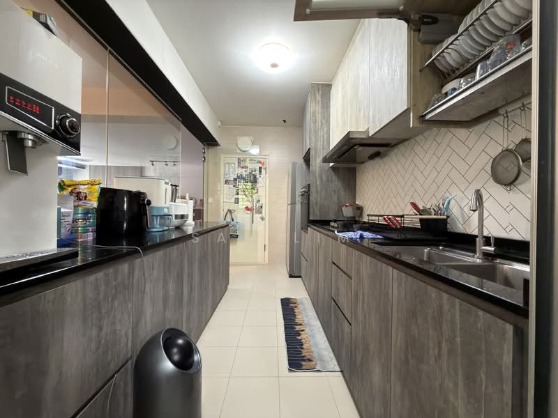 446A Bukit Batok West Avenue 8 HDB Flat For Sale at S$ 780,000 | PropertyGuru Singapore - Kitchen