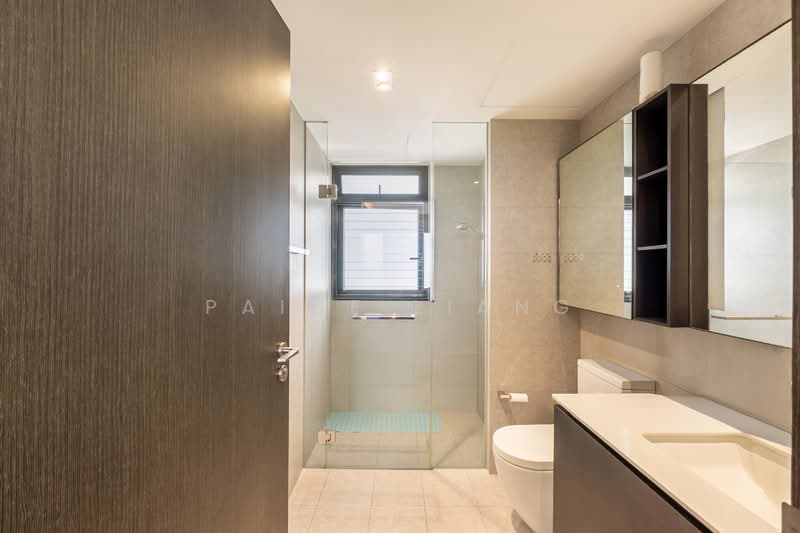 iNz Residence Condominium For Sale at S$ 1,620,000 | PropertyGuru Singapore - Bathroom