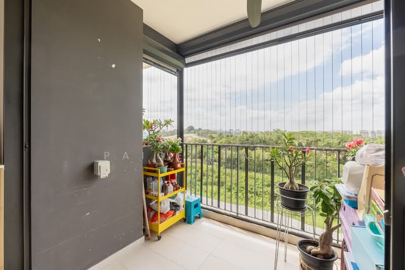 iNz Residence Condominium For Sale at S$ 1,620,000 | PropertyGuru Singapore - Balcony