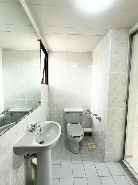 158 Hougang Street 11 HDB Flat For Sale at S$ 780,000 | PropertyGuru Singapore - Bathroom