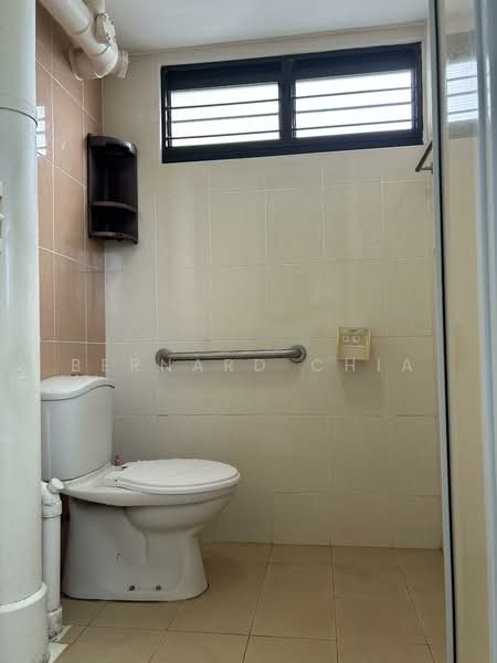 71 Bedok South Road HDB Flat For Sale at S$ 460,000 | PropertyGuru Singapore - Bathroom