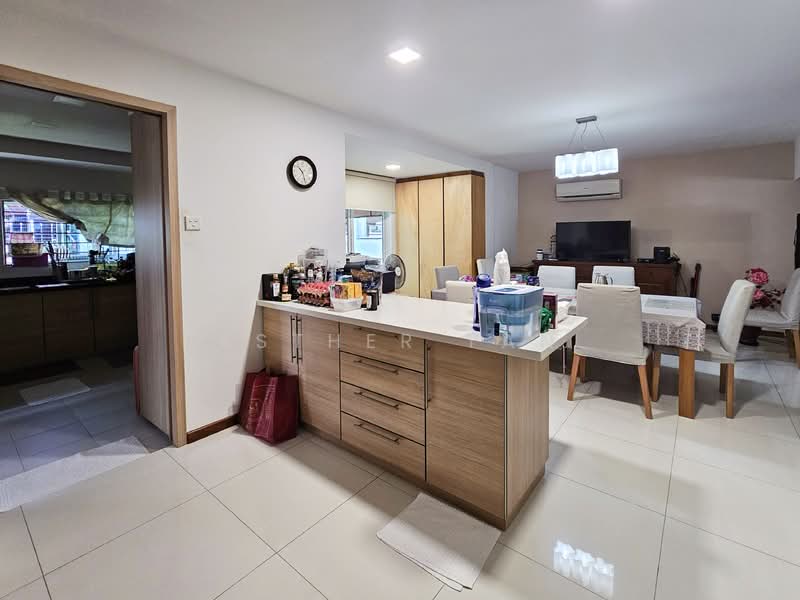 Linked Bungalow At Sunset Way! Large Land Size! 1Km to Nan Hua Pri Sch! Bungalow House For Sale at S$ 10,499,000 | PropertyGuru Singapore - Dry Kitchen
