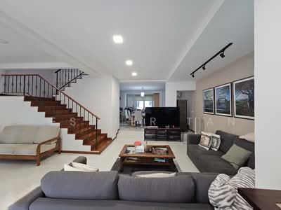 For Sale - Linked Bungalow At Sunset Way! Large Land Size! 1Km to Nan Hua Pri Sch!